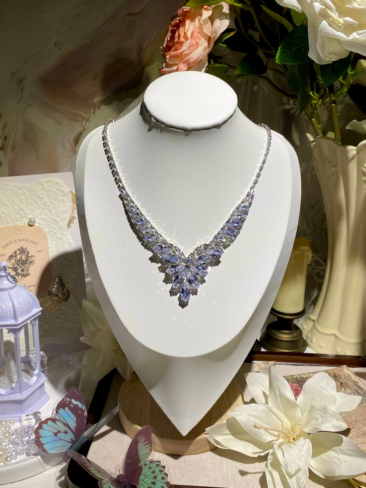 The Plume Blanche Necklace